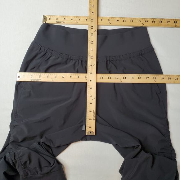 Athleta Women's Size 6 Attitude Pant Ruched Leg Crop Joggers Black 417013 - Picture 2 of 9